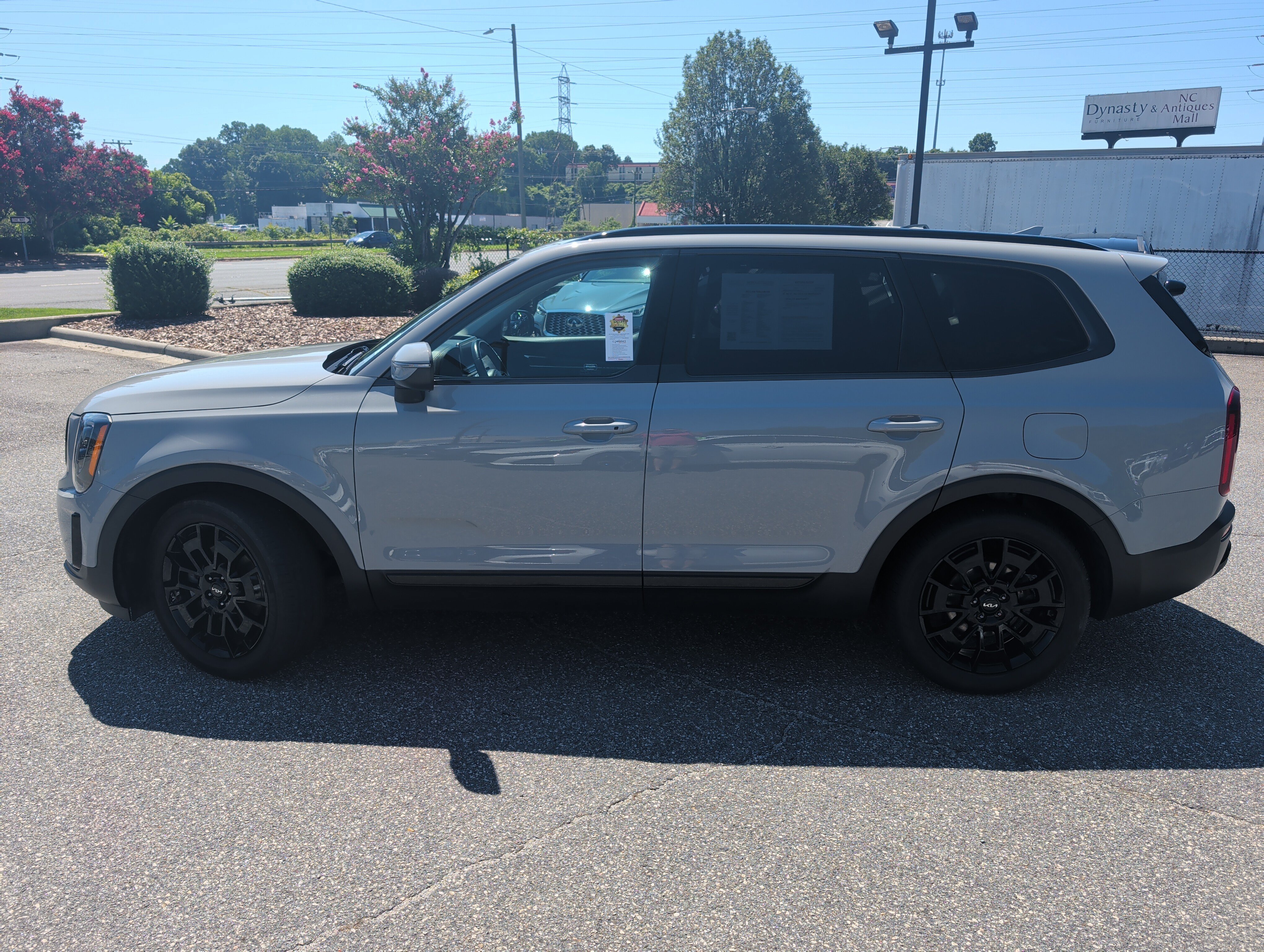Used 2022 Wolf Gray Kia EX image 6