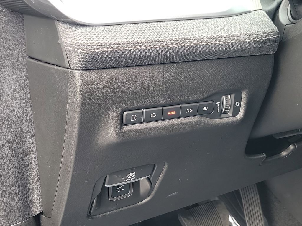 New 2026 Silver Zynith Clearcoat Jeep Laredo image 16