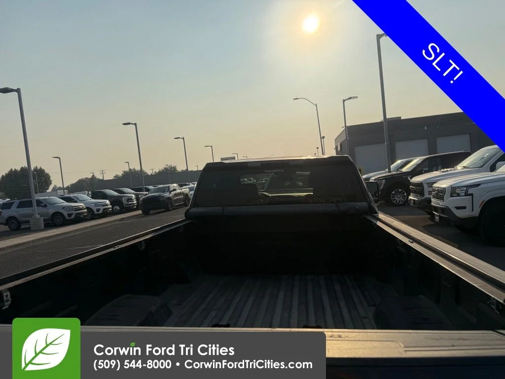 Used 2024  GMC SLT image 6