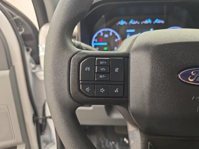 New 2027 Oxford White Ford F-350® XLT image 36
