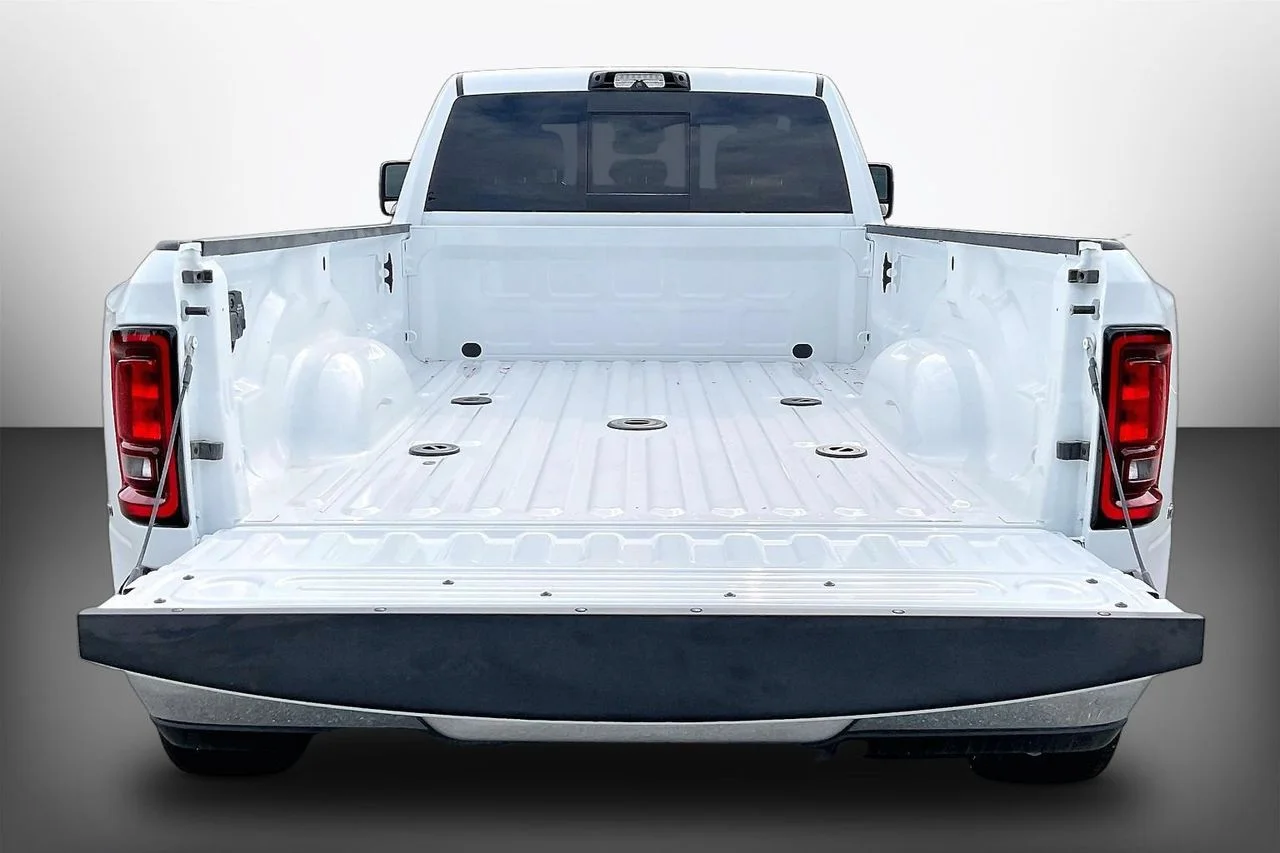 New 2026 Bright White Clear-Coat Exterior Paint RAM Tradesman image 22