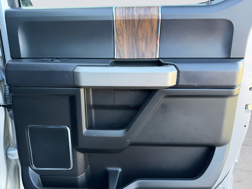 Used 2019 Silver Ford Lariat image 23