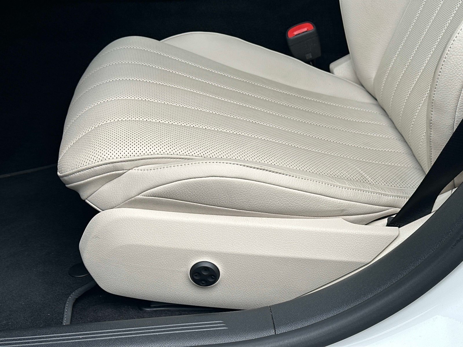 Certified Used 2024 MANUFAKTUR Moonlight White Metallic Mercedes-Benz E 350 image 17