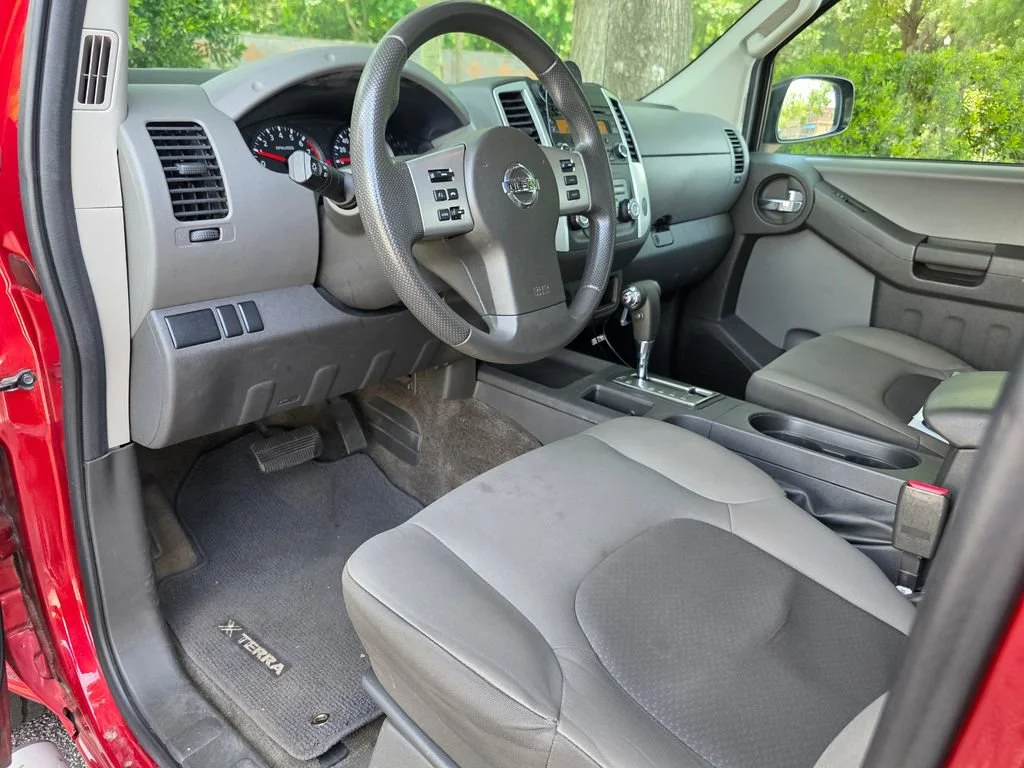 Used 2015 Red Nissan X image 11