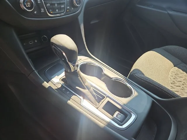 Used 2024 Summit White Chevrolet LT image 23
