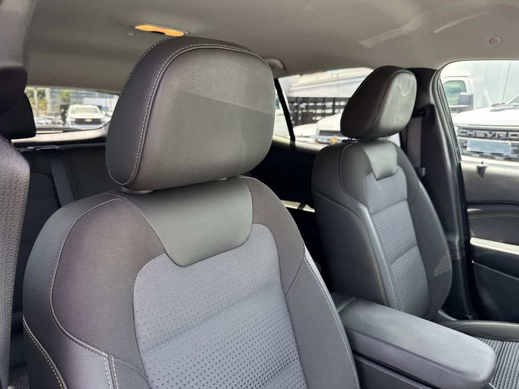Used 2025 Mosaic Black Metallic Chevrolet LT image 15