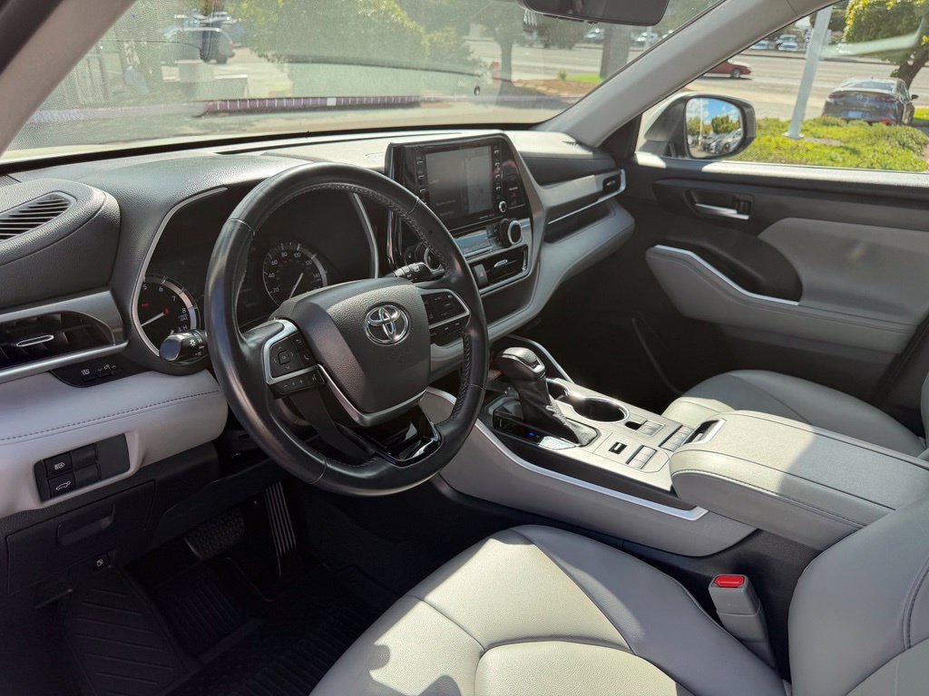 Used 2021 White Toyota XLE image 15