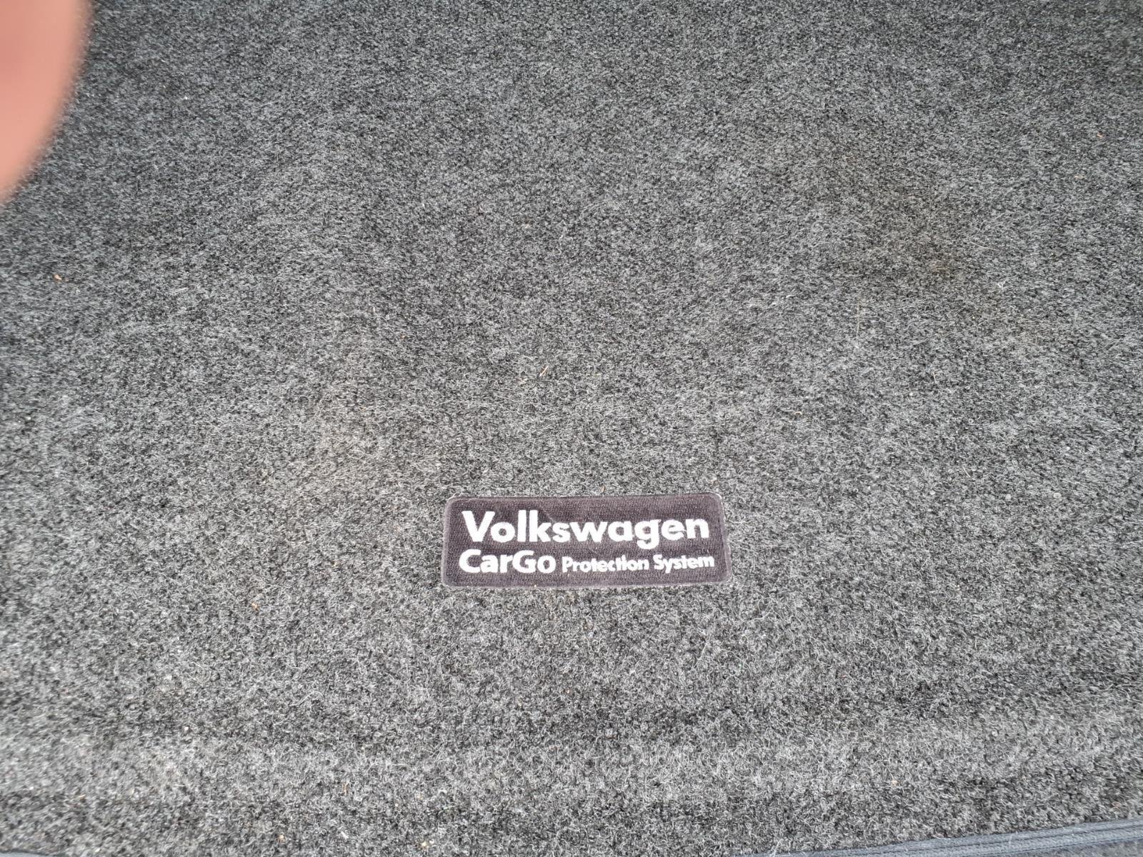 Used 2019 Pure White Volkswagen S image 33