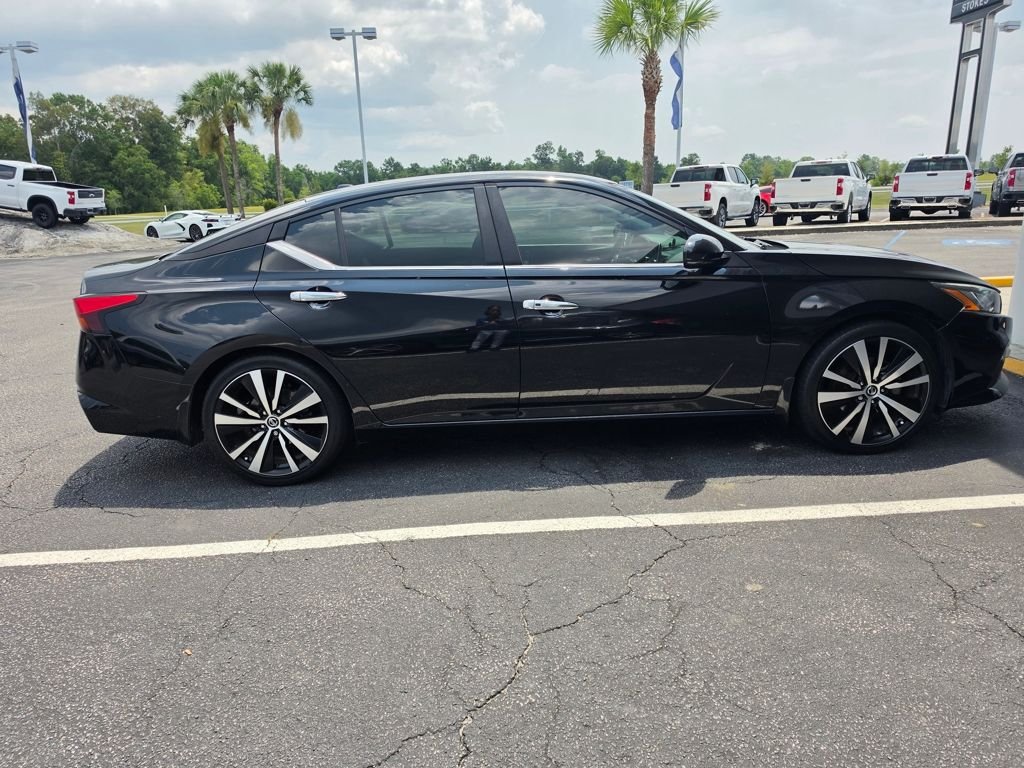 Used 2019 Black Nissan 2.5 SR image 2