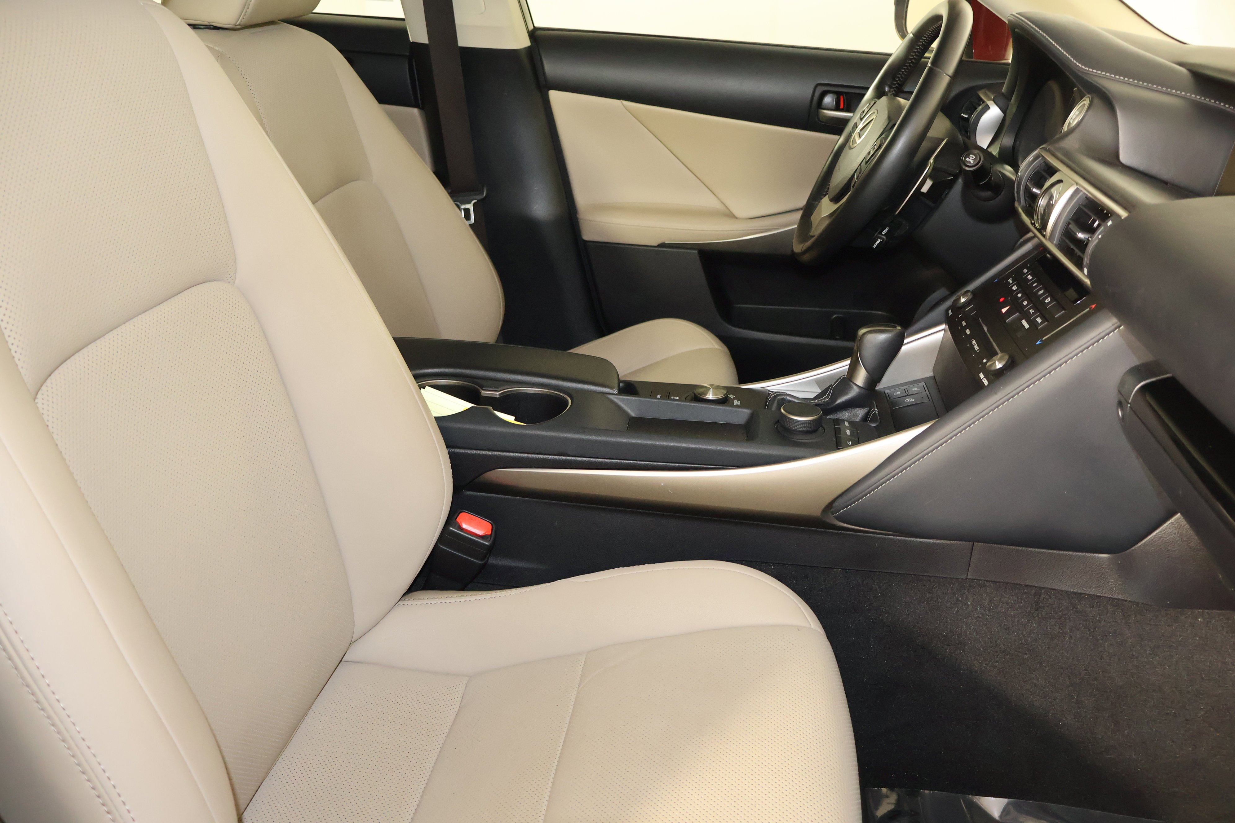 2019 Lexus IS 300 - Photo 46