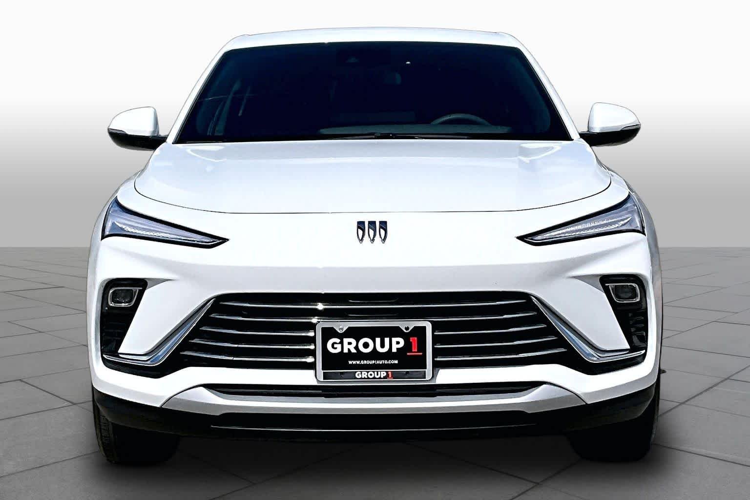 Used 2025 Summit White Buick Preferred image 4