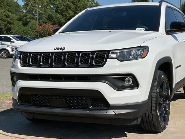 New 2026 Bright White Clearcoat Jeep Latitude image 9