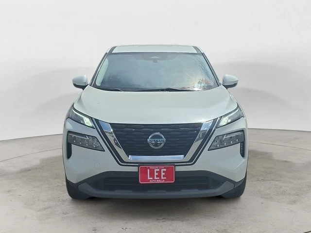Used 2021 White Nissan SV image 8