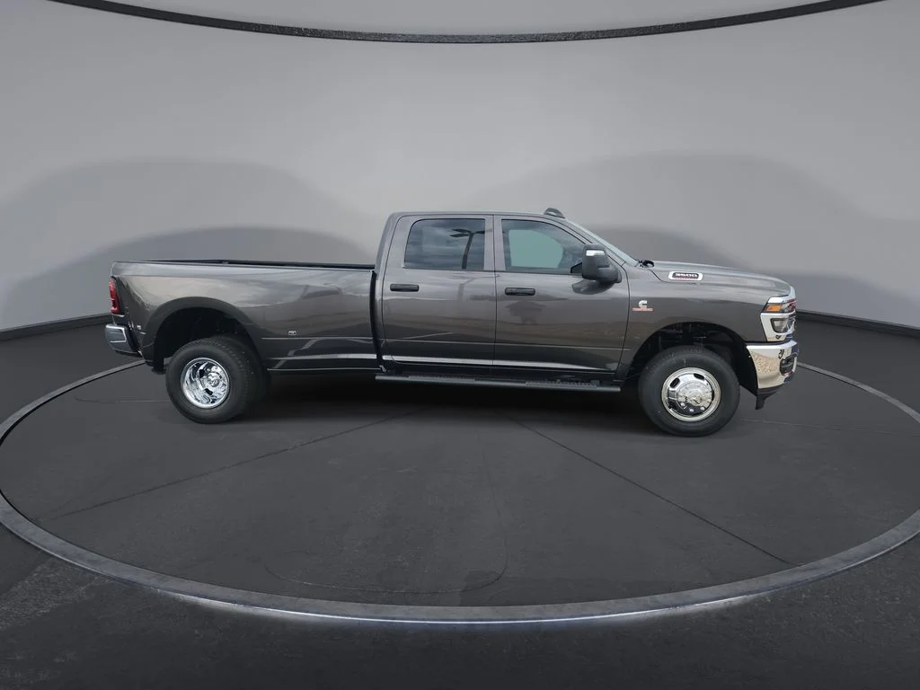 New 2026 Granite Crystal Metallic Clear-Coat Exterior Paint RAM Tradesman image 9