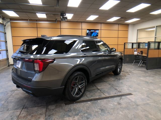 New 2026 Carbonized Gray Metallic Ford ST-Line image 7