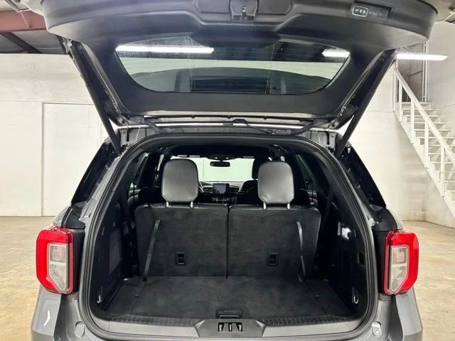 Used 2023 Gray Ford ST-Line image 24