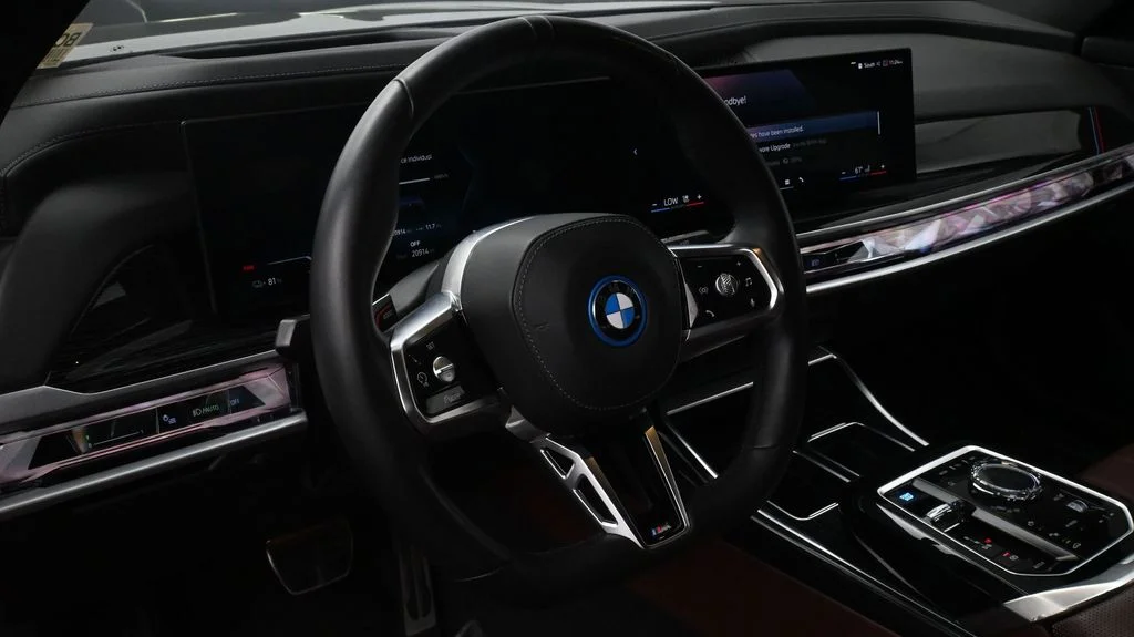 2025 BMW i7 50 - Photo 9