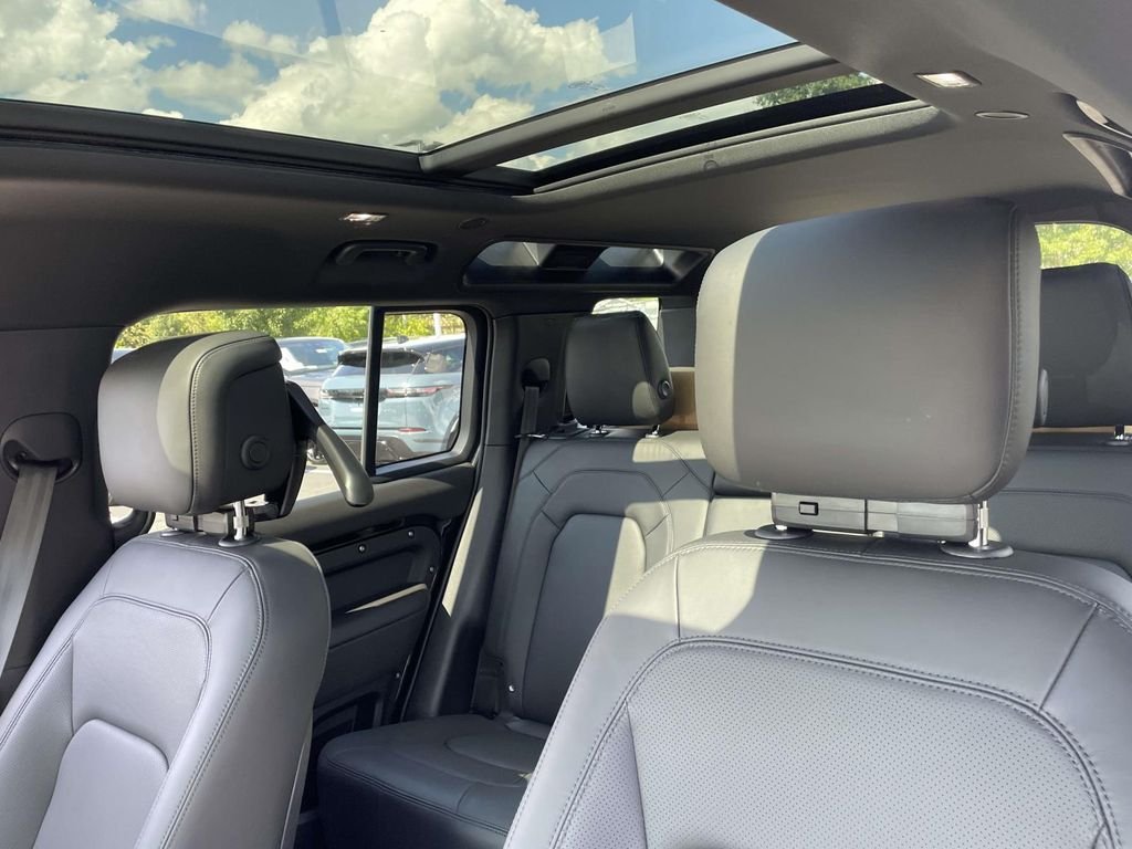 New 2026 Santorini Black Land Rover S image 16