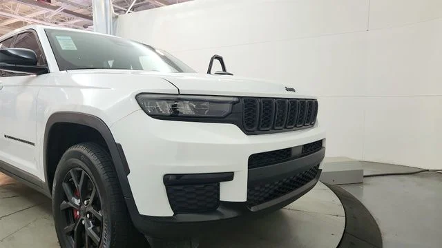 Used 2023 White Jeep Limited image 26