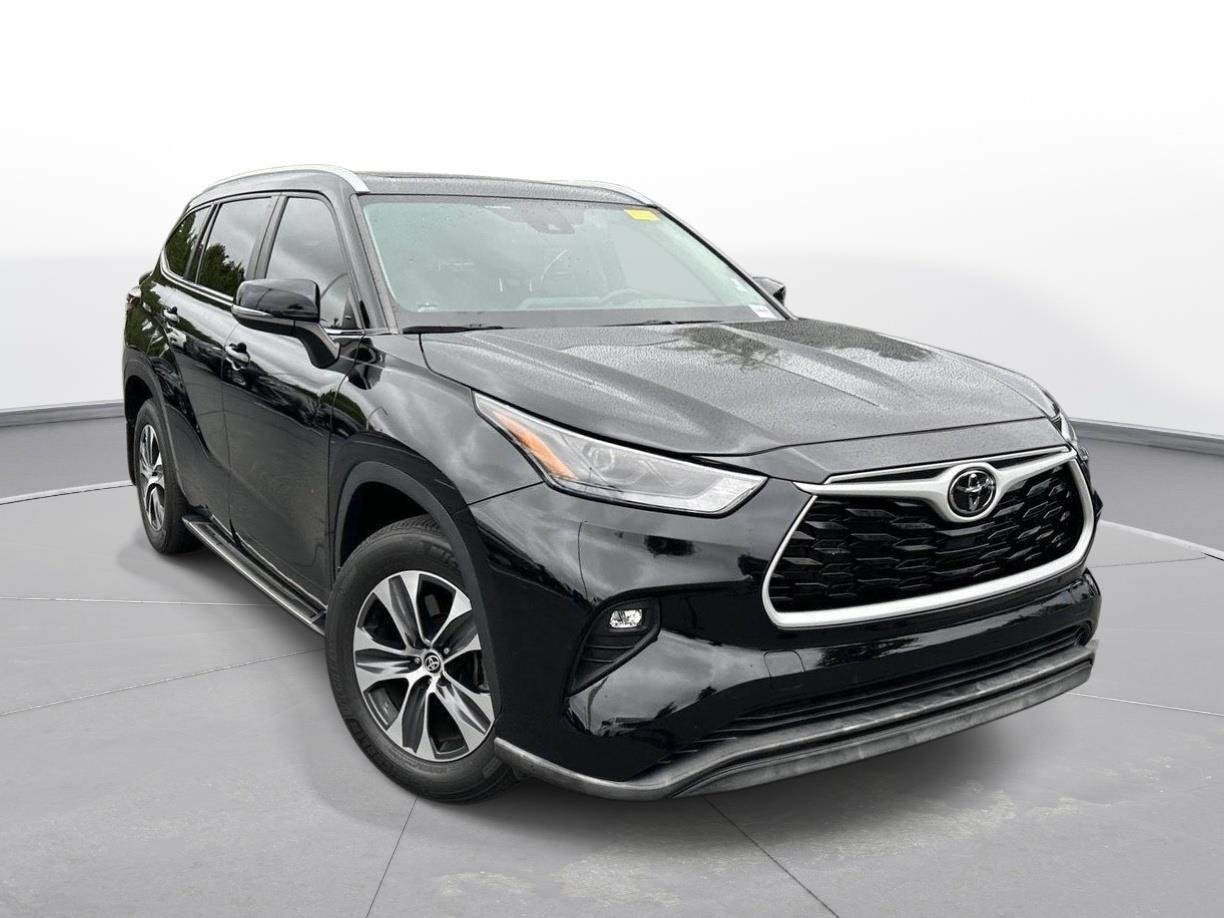 Used 2024 Midnight Black Metallic Toyota XLE image 4