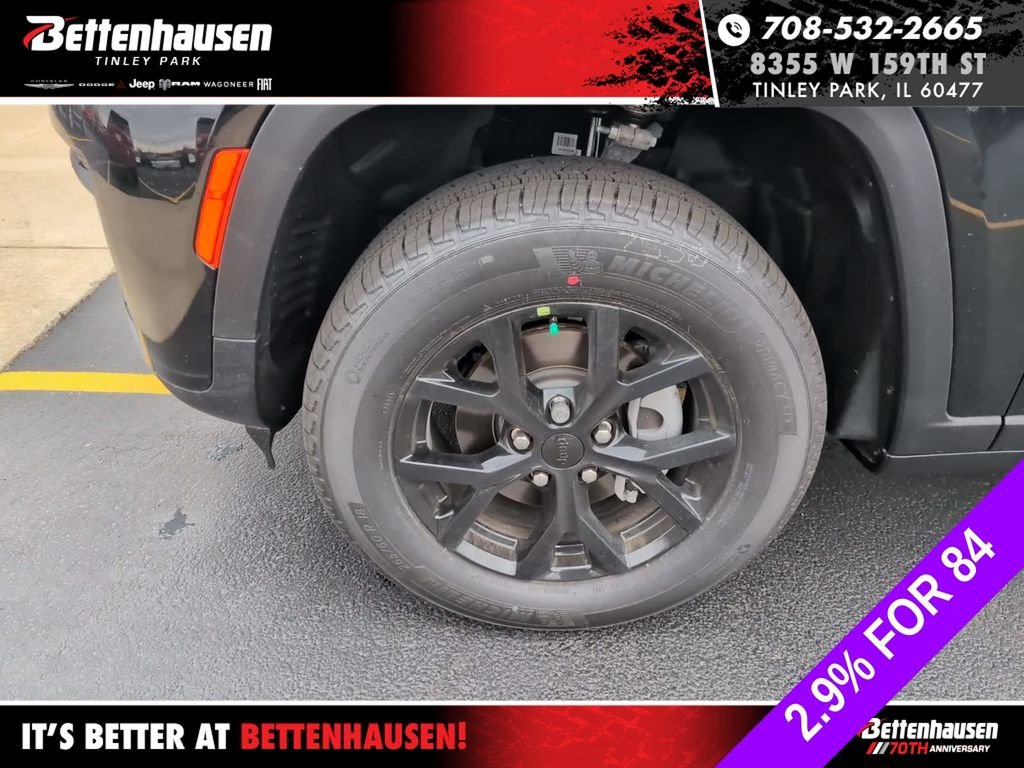 New 2026 Diamond Black Crystal Pearlcoat Jeep Altitude image 17