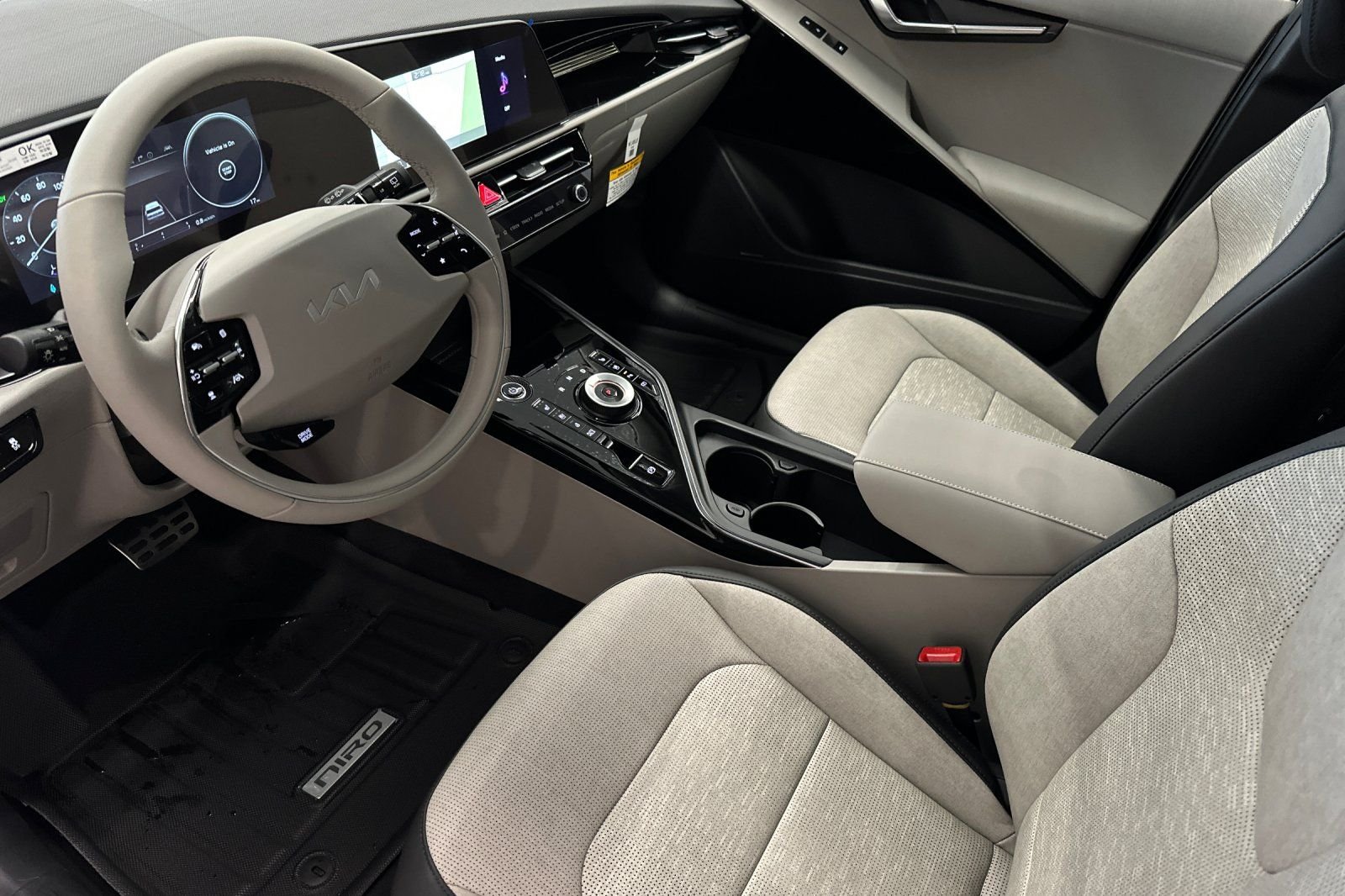 New 2026 Snow White Pearl Kia WAVE image 6