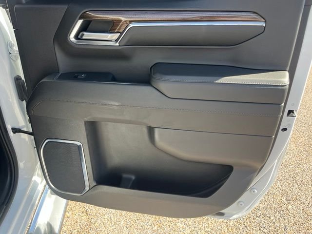 Used 2024 White Chevrolet LT image 23