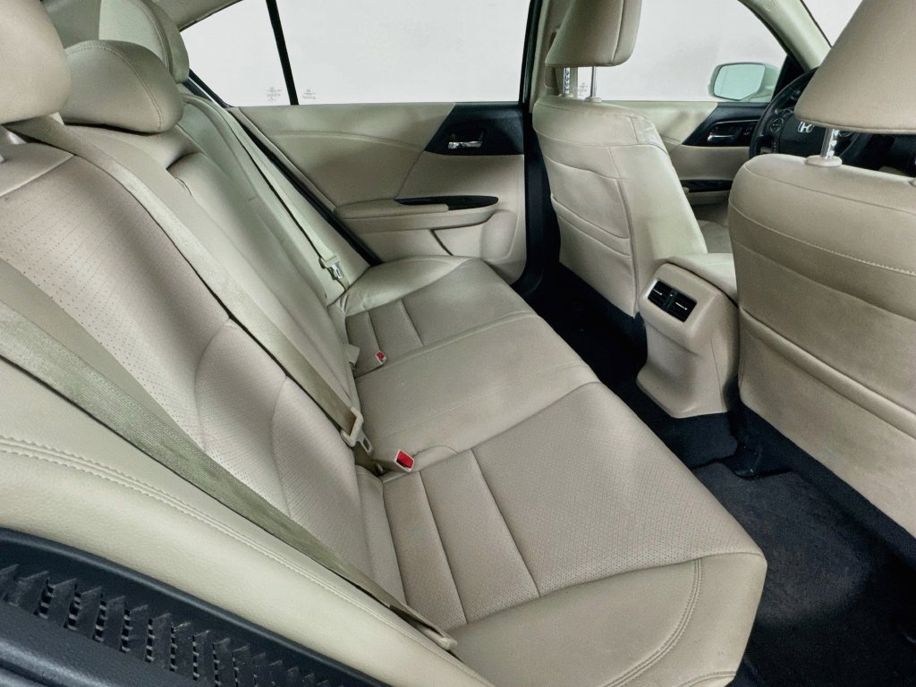 Used 2015 White Orchid Pearl Honda Touring image 34