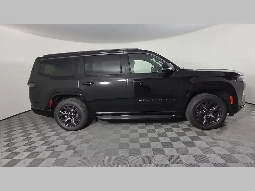 New 2026 High Gloss Black Exterior Paint Jeep Limited Altitude image 30