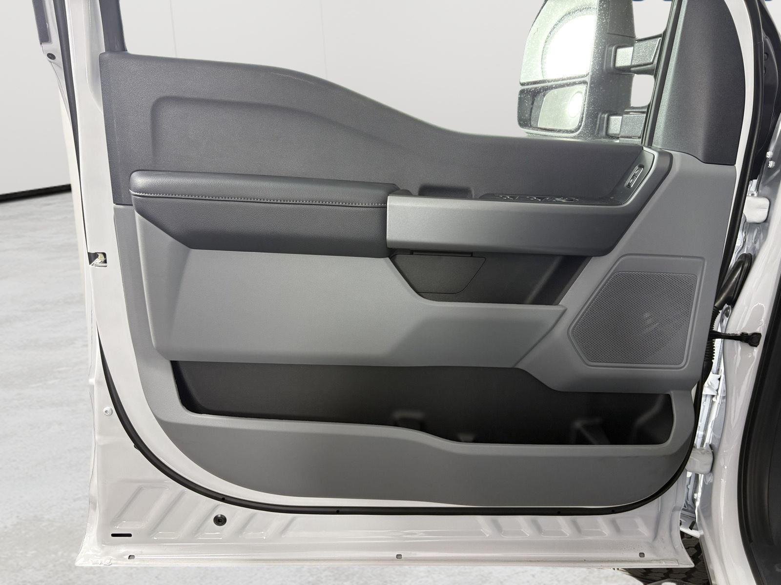 New 2026 Oxford White Ford XL image 14