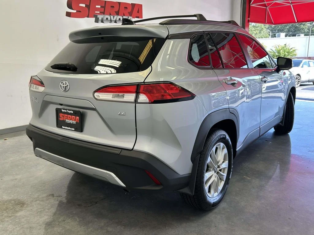 Used 2025 Silver Toyota LE image 3