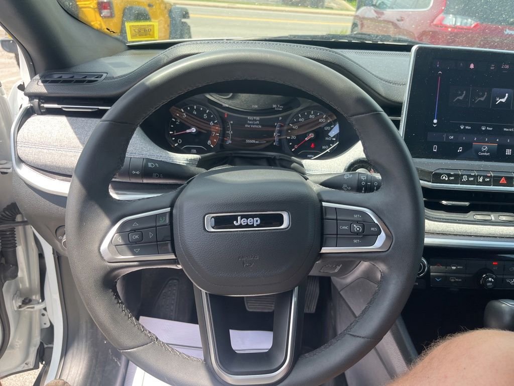Used 2024 White Jeep Latitude image 21