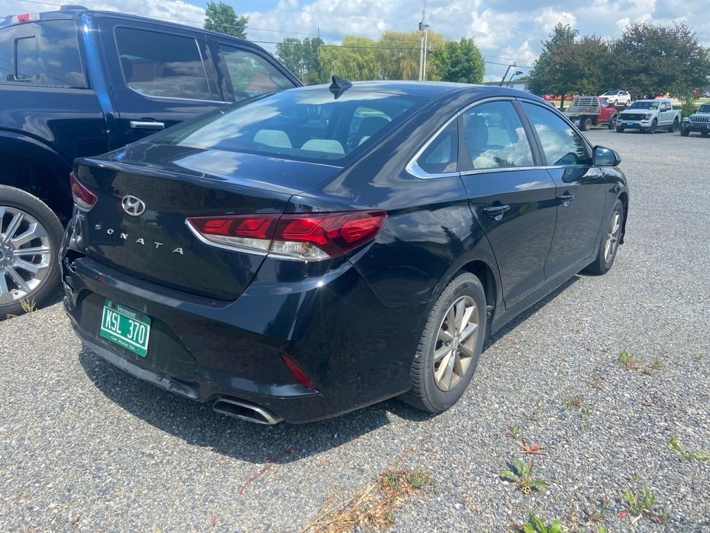 Used 2018 Phantom Black Hyundai SE image 5