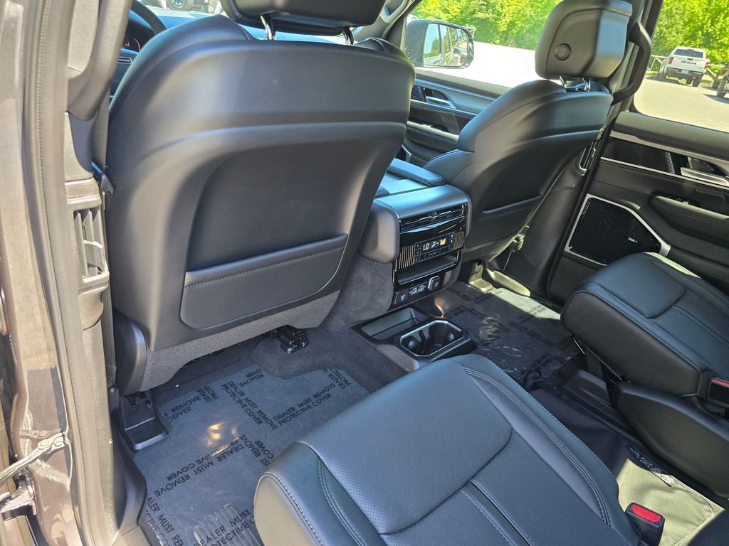 New 2026 Baltic-Gray Metallic Clear-Coat Exterior Paint Jeep Limited Reserve image 24