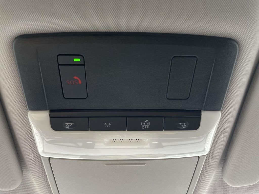 Used 2025 Cosmic Blue Metallic Mitsubishi SE image 23