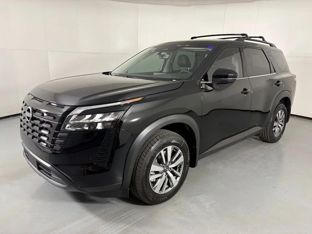 New 2026 Super Black Nissan SL image 4