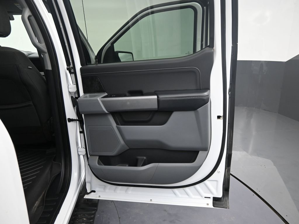 Used 2022 White Ford XLT image 35