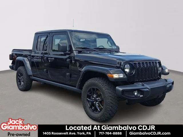 Used 2022 Black Jeep Sport image 1