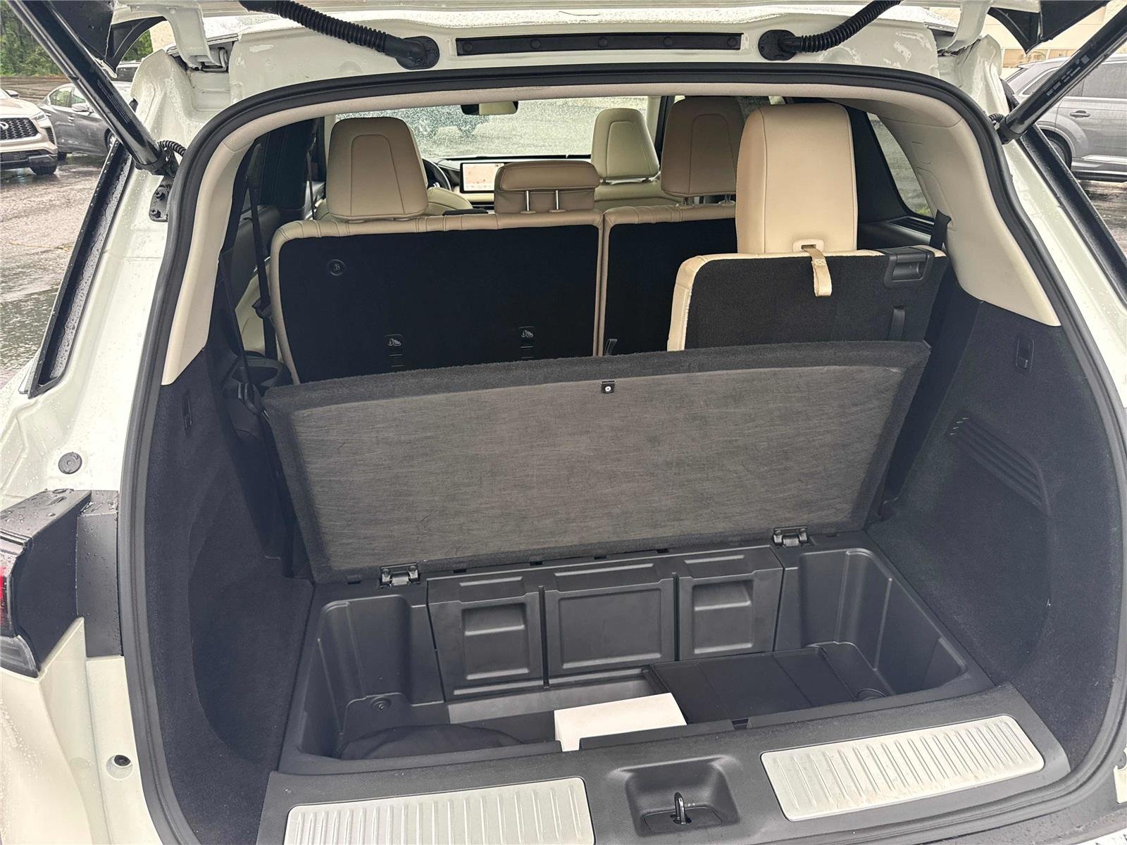 Used 2023 Majestic White INFINITI LUXE image 35
