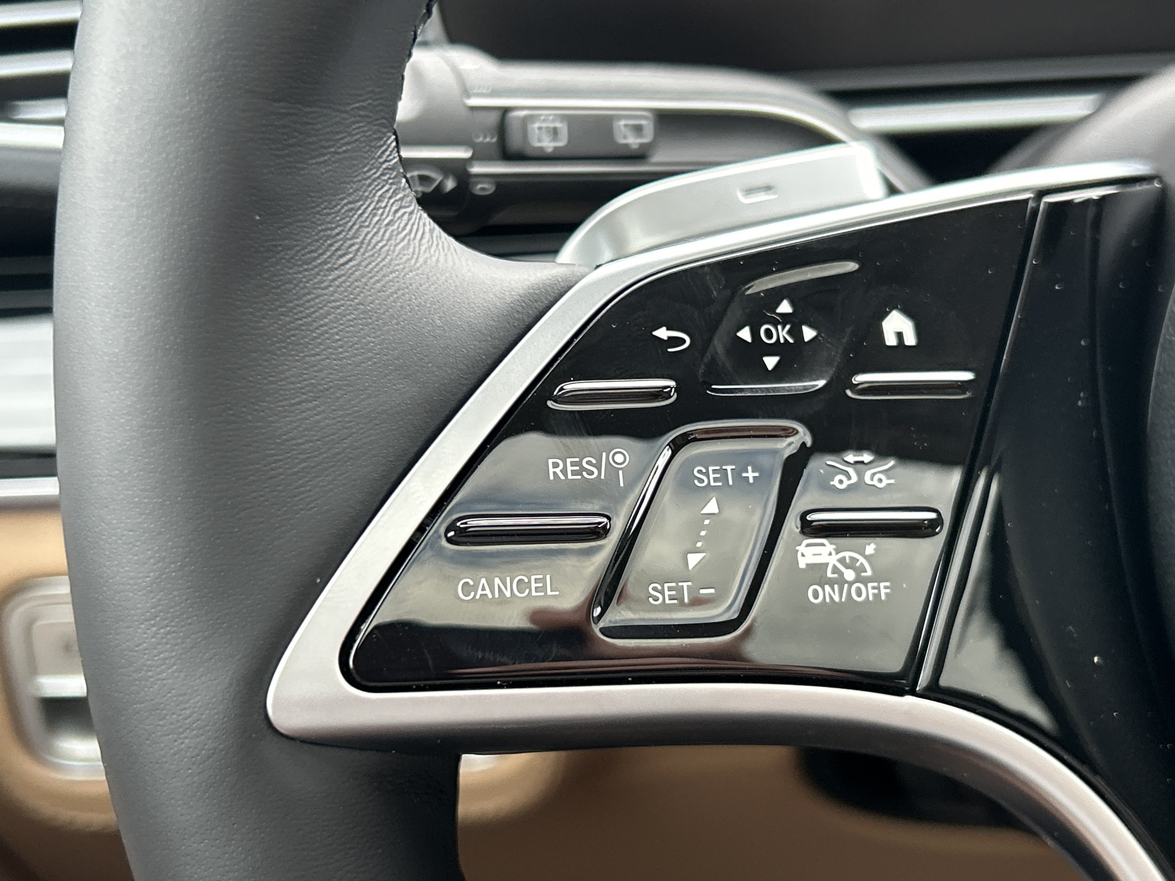 New 2026 MANUFAKTUR Moonlight White Metallic Mercedes-Benz GLE 450 4MATIC® SUV image 24