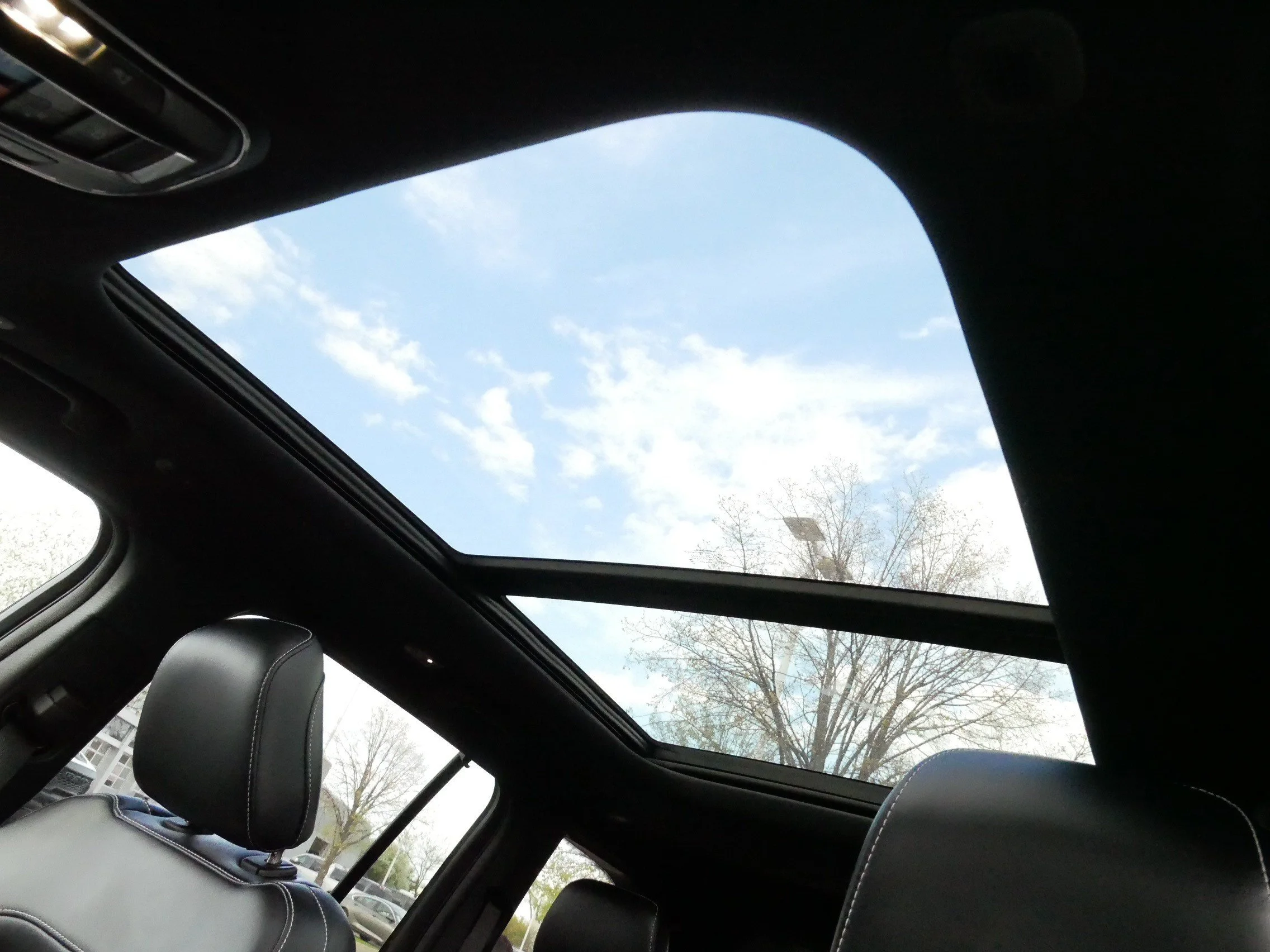 Used 2025 Diamond Black Crystal Pearlcoat Jeep  image 34