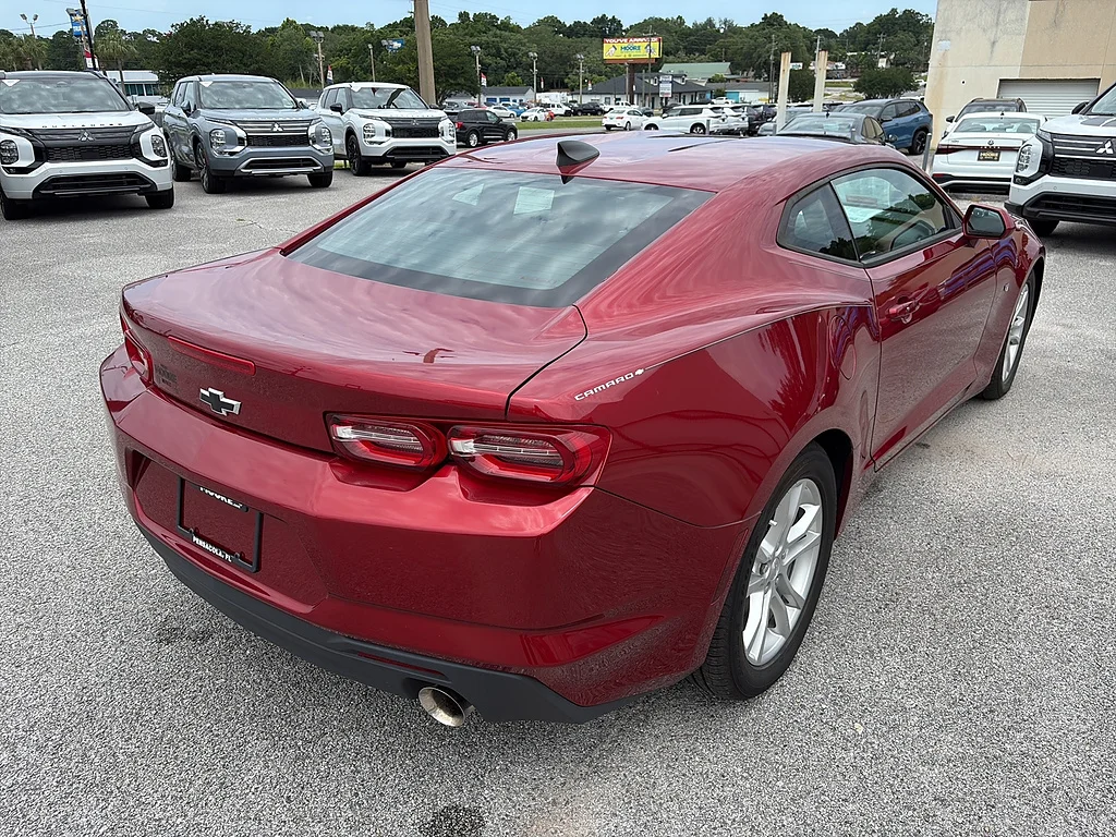 Used 2023 Radiant Red Tintcoat Chevrolet  image 5