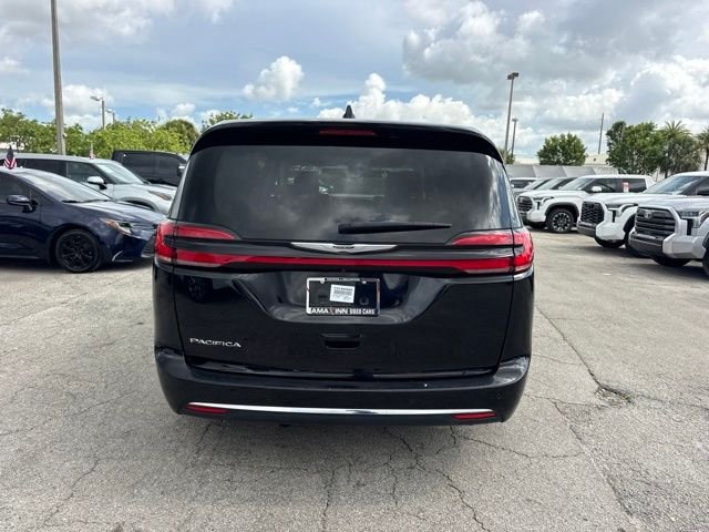 Used 2024 Black Chrysler Touring L image 4