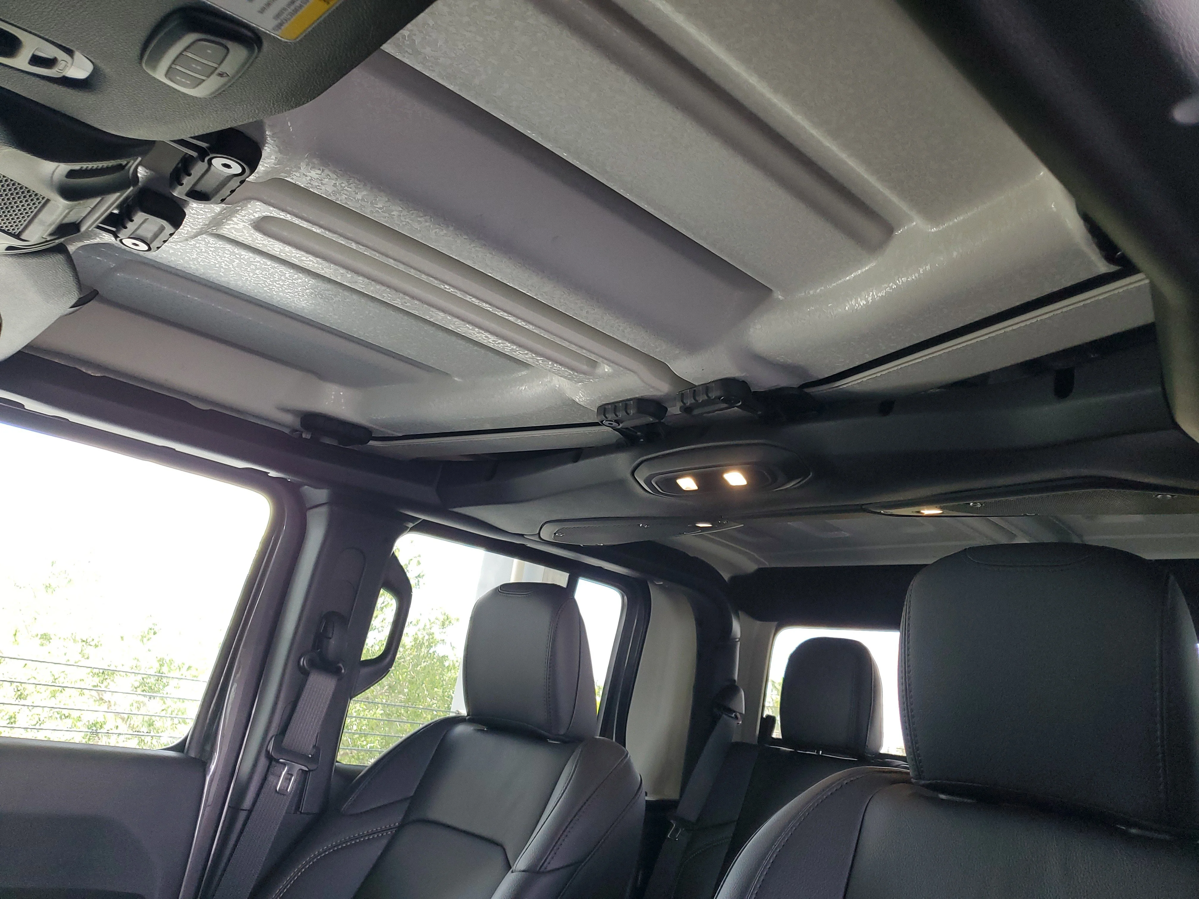 New 2026 Granite Crystal Metallic Clear-Coat Exterior Paint Jeep Sahara image 19