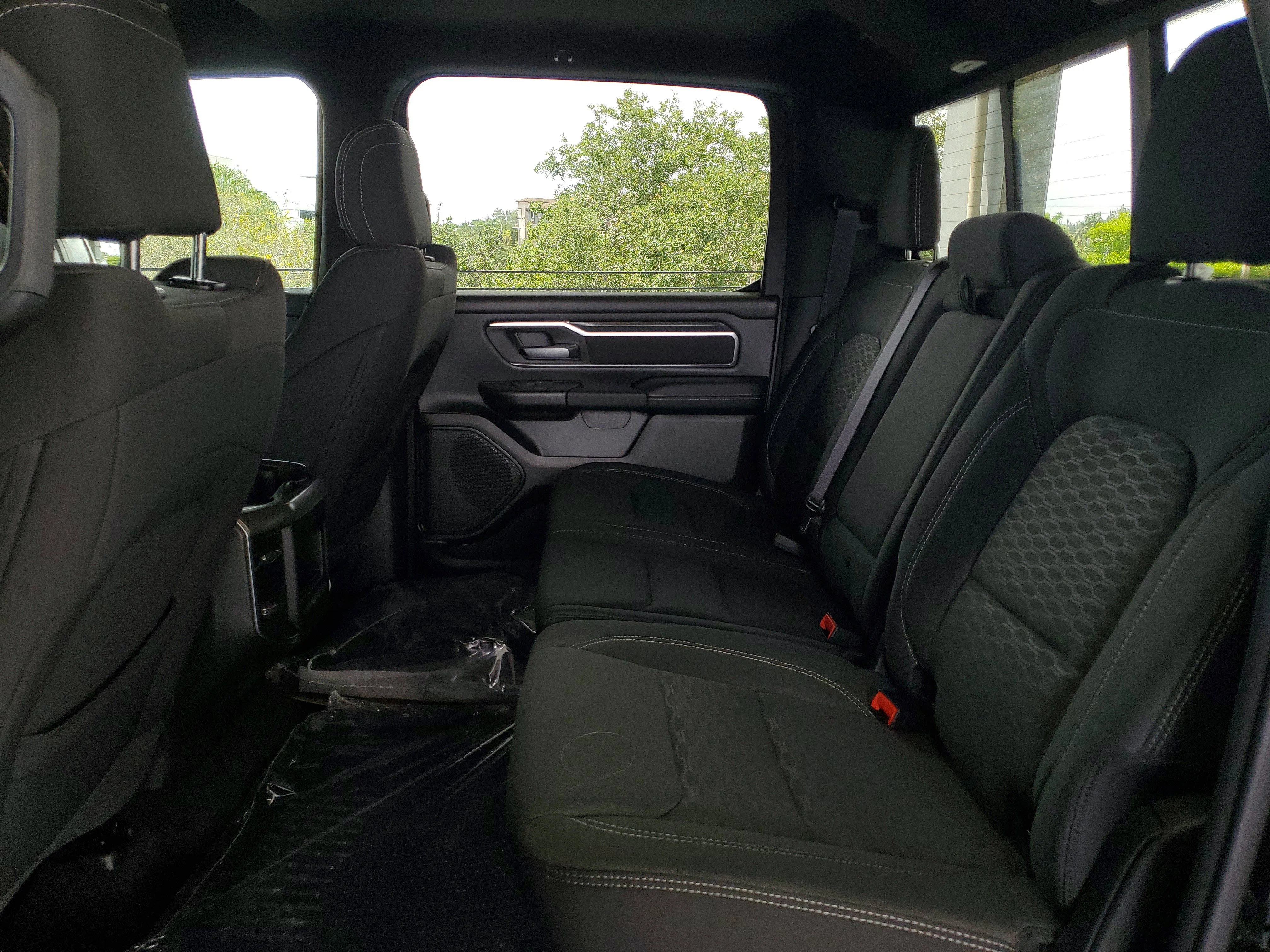 New 2026 Diamond Black Crystal Pearl-Coat Exterior Paint RAM Big Horn image 8