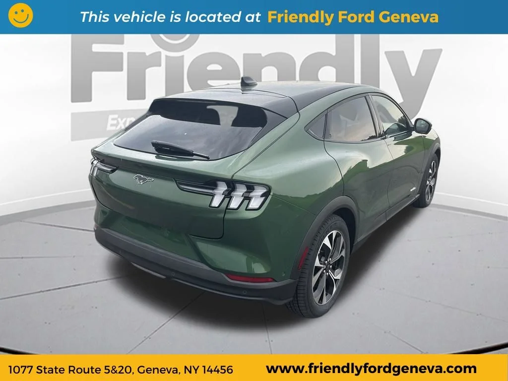 Used 2024 Eruption Green Metallic Ford Select image 35