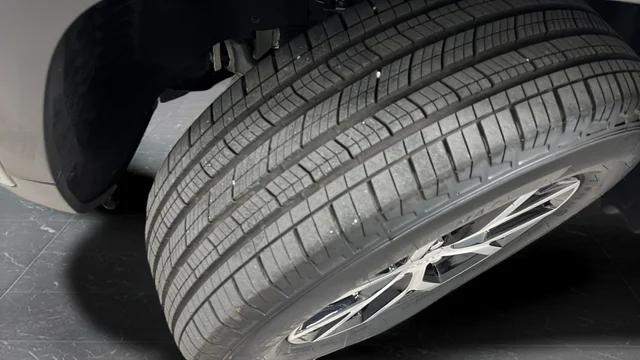 Used 2025 Gray Metallic Jeep Limited image 37