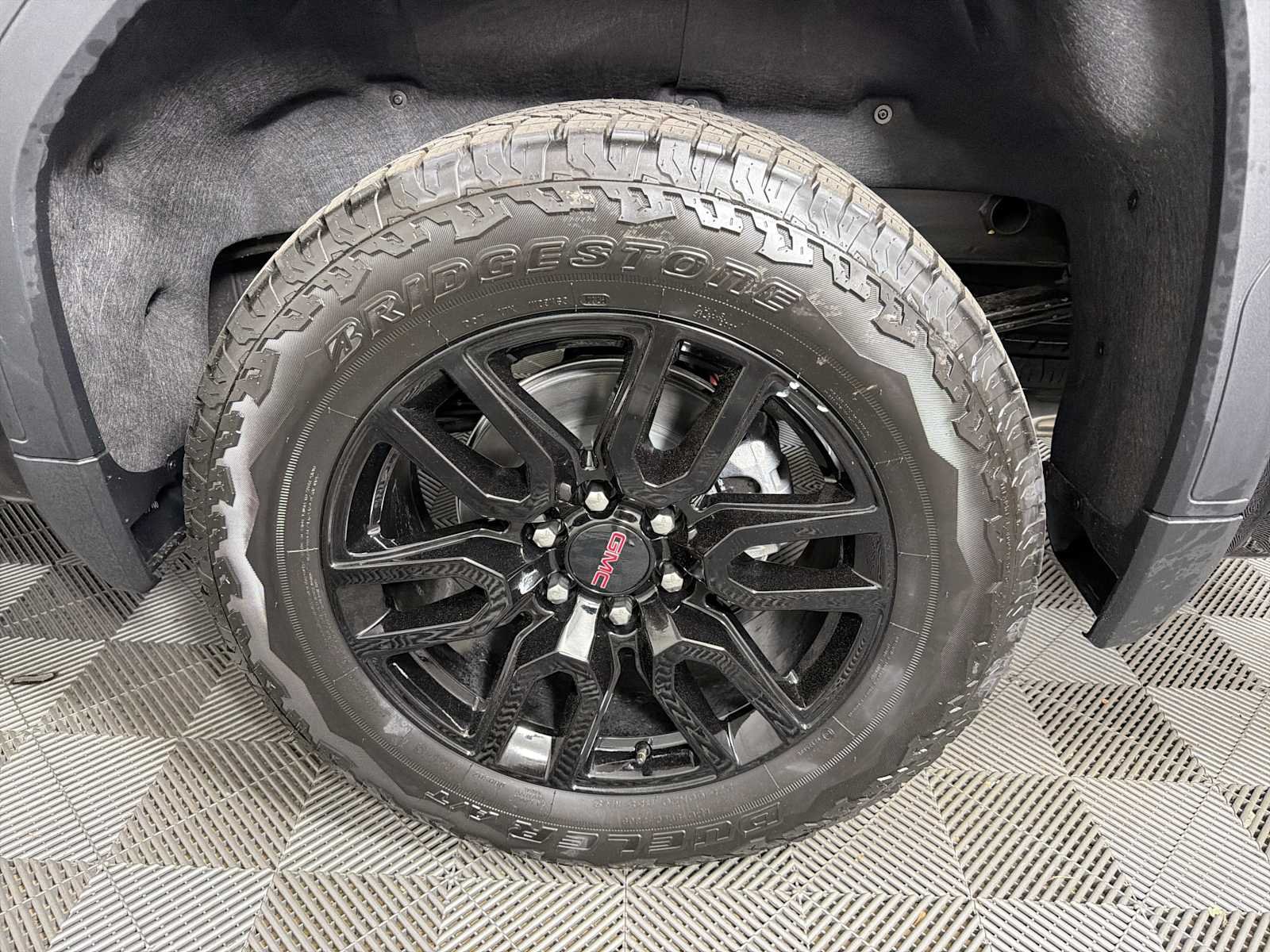 New 2026 Onyx Black GMC Elevation image 17