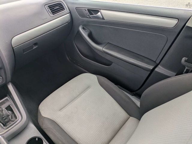 Used 2017 Red Volkswagen 1.4T S image 16