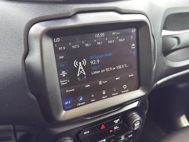 Used 2023 White Jeep Latitude image 20